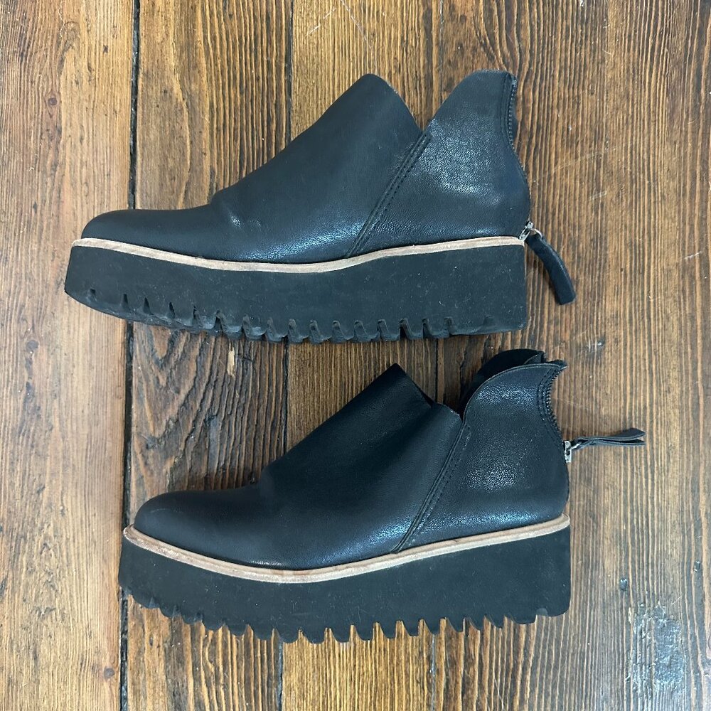 All Black Footwear Flatform Tread Shootie